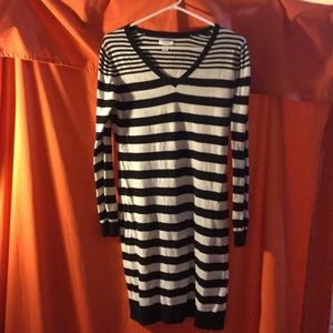 Old Navy striped dress black and white